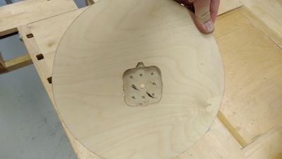 Desing kello
Taka-osa
