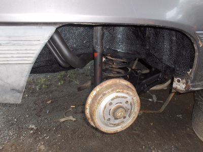 Takalokari
Uudet massat kiiltää. Luulisi turhan ruosteen pysyvän poissa kun on noin paksu massakin, oli muuten melko työläs levittää, kun paksuus aste oli lähes "hubbabubbaa...." :D
