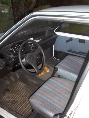 Etupenkit
Sisusta on todella siisti.
