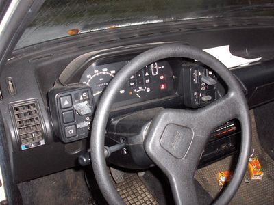 Kojelauta
Tämäkin puoli on kunnossa. Kuten huomaatte, tässä on vielä erilliset käyttökytkimet.
