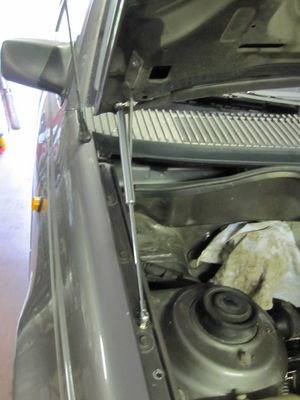 Konepellin nosto pumppu
Sellanenhan se...
